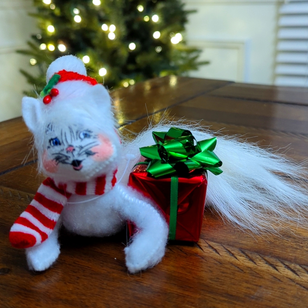Annalee 2014 Gift Giving Kitty 4" Figure #750114